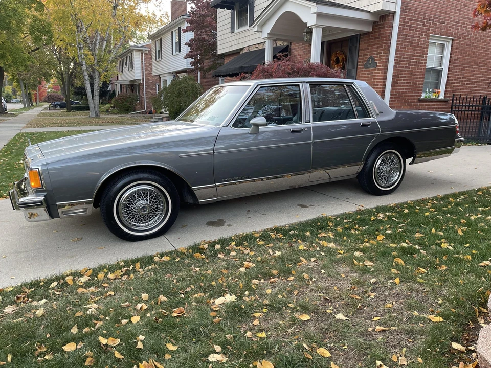 1985 Pontiac Parisienne - Image 2 of 31