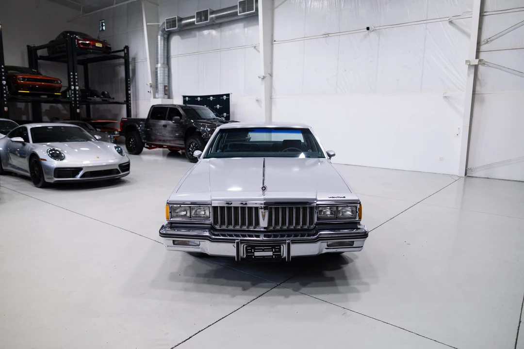 1985 Pontiac Parisienne - Image 9 of 31