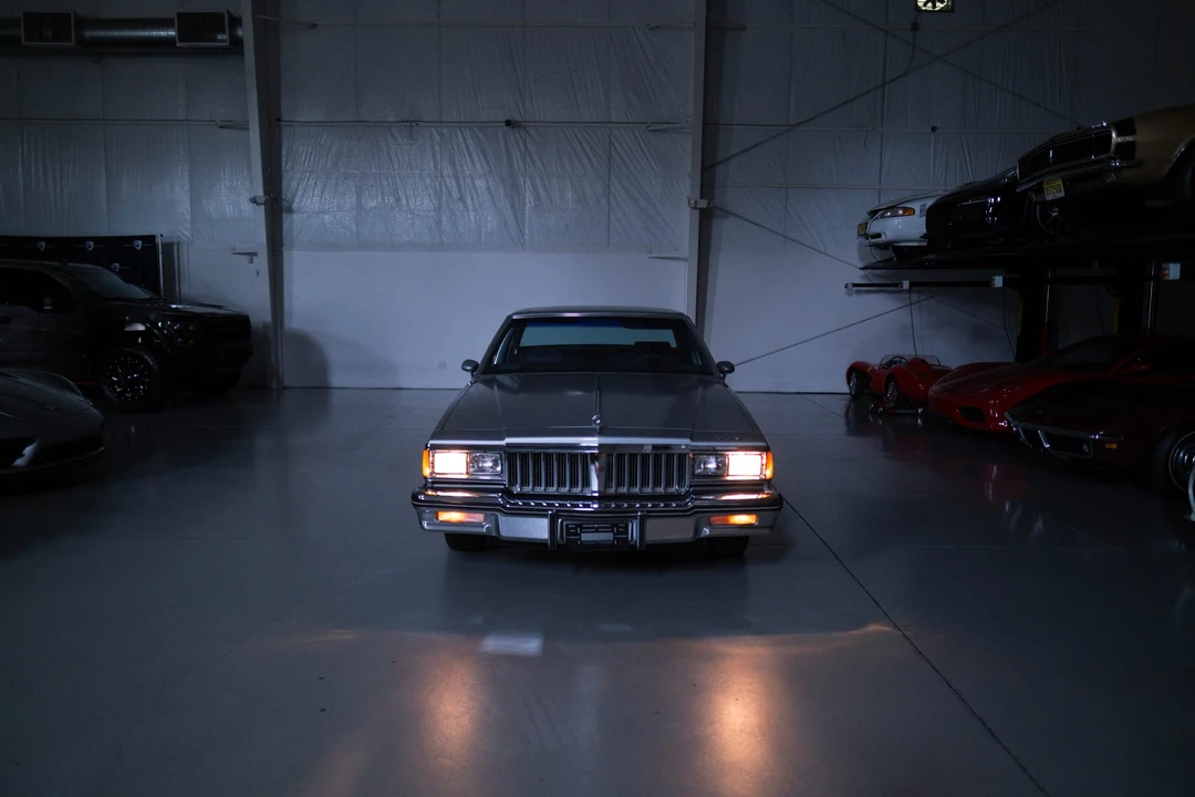 1985 Pontiac Parisienne - Image 31 of 31