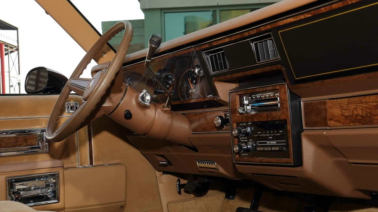1985 Pontiac Parisienne - Image 21 of 26