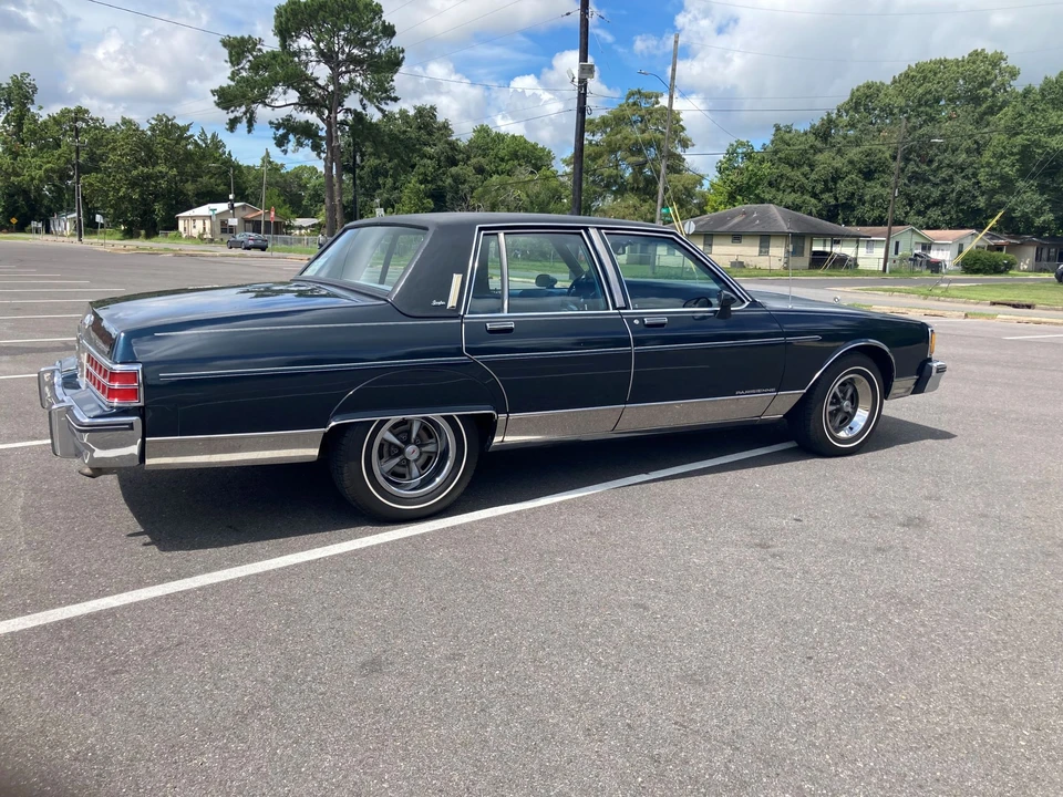 1985 Pontiac Parisienne - Image 8 of 31
