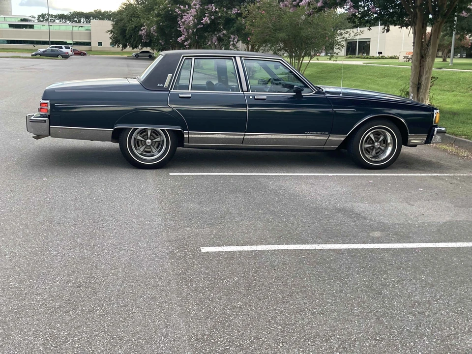 1985 Pontiac Parisienne - Image 9 of 31