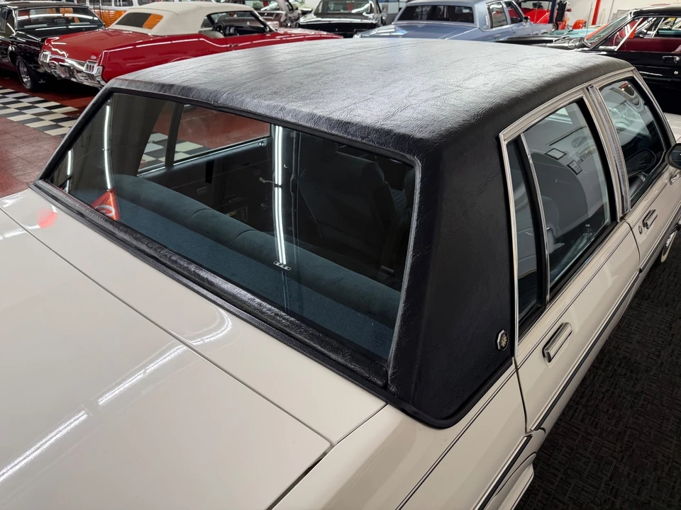1985 Pontiac Parisienne - Image 16 of 31