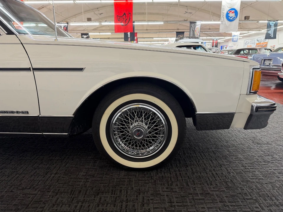 1985 Pontiac Parisienne - Image 26 of 31