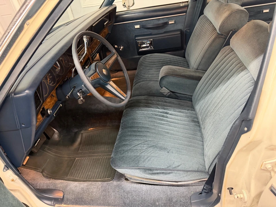 1985 Pontiac Parisienne - Image 29 of 31