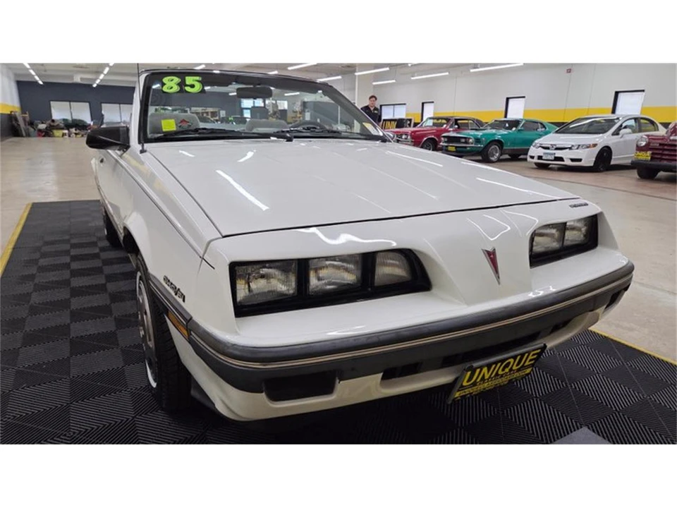 1985 Pontiac Sunbird - Image 10 of 31