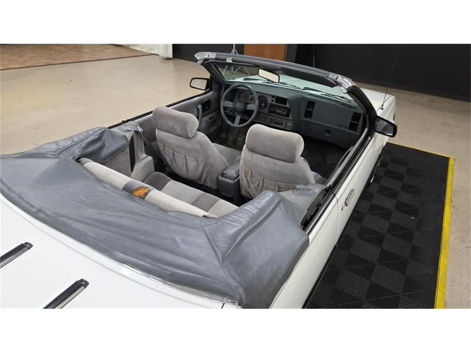 1985 Pontiac Sunbird - Image 15 of 31