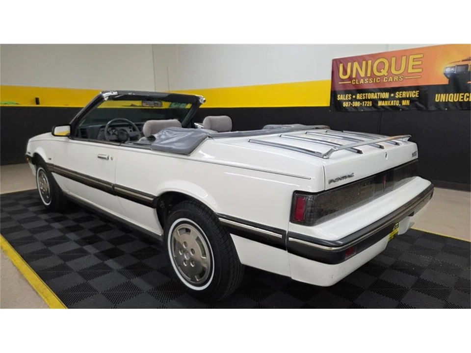 1985 Pontiac Sunbird - Image 6 of 31