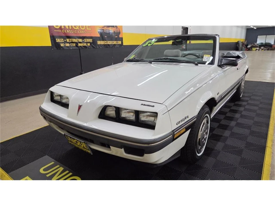 1985 Pontiac Sunbird - Image 11 of 31