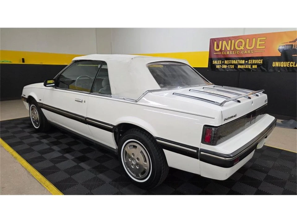 1985 Pontiac Sunbird - Image 22 of 31