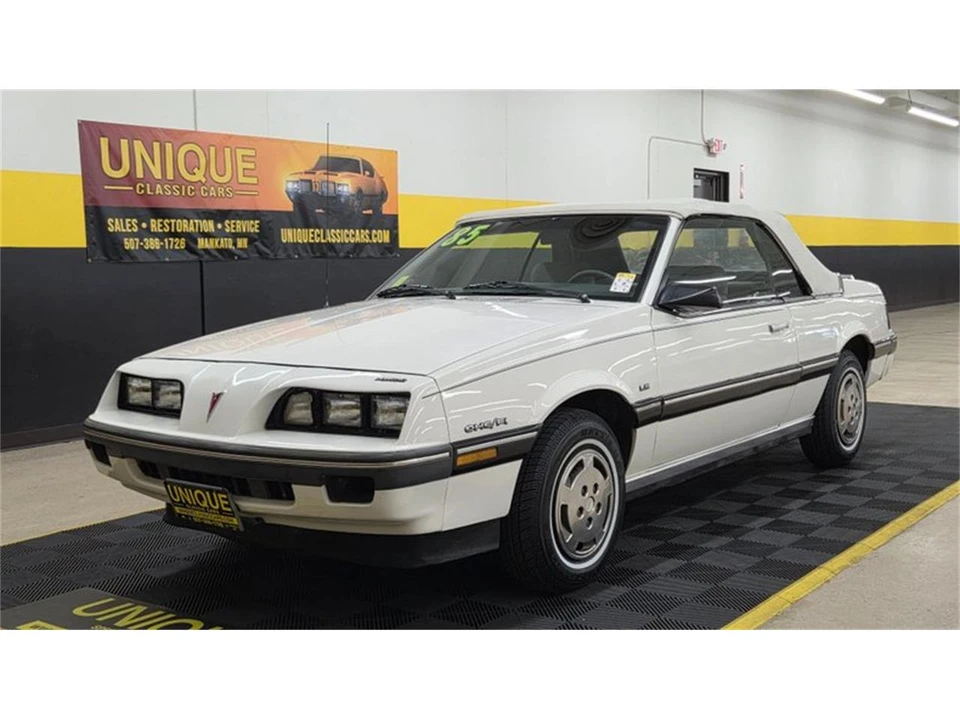 1985 Pontiac Sunbird - Image 17 of 31