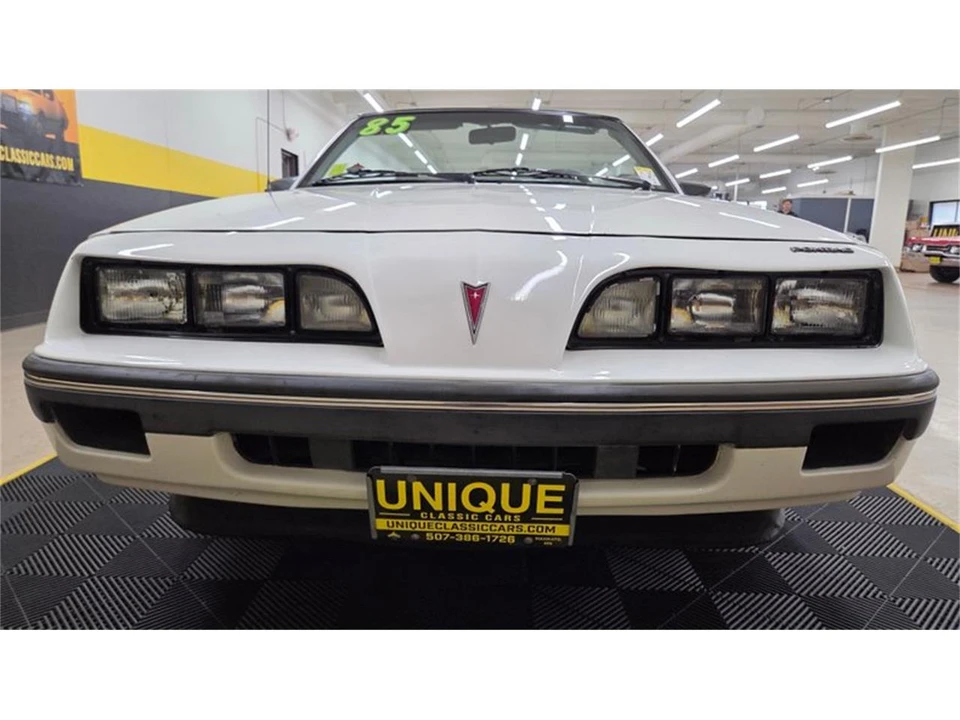 1985 Pontiac Sunbird - Image 9 of 31