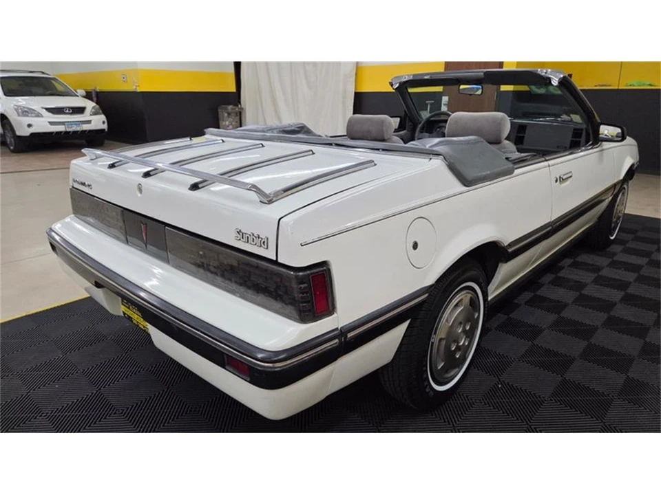 1985 Pontiac Sunbird - Image 4 of 31