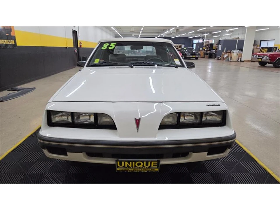 1985 Pontiac Sunbird - Image 24 of 31