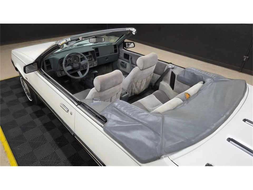 1985 Pontiac Sunbird - Image 14 of 31