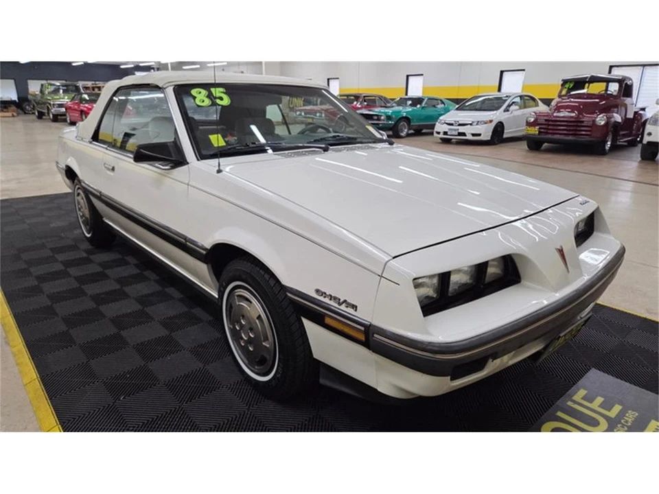 1985 Pontiac Sunbird - Image 19 of 31