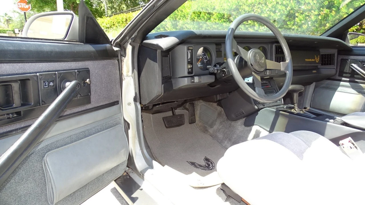 1985 Pontiac Firebird Trans Am 3rd Gen - Image 19 of 21