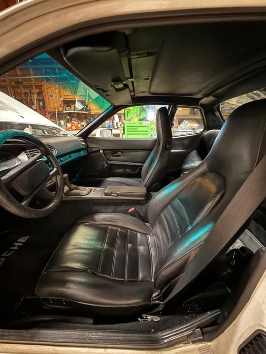 1985 Porsche 944 - Image 7 of 10