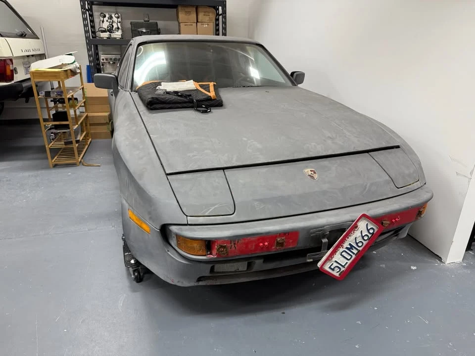 1985 Porsche 944 - Image 2 of 8