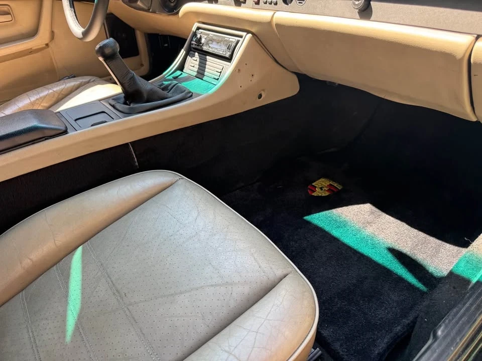 1985 Porsche 944 - Image 16 of 17