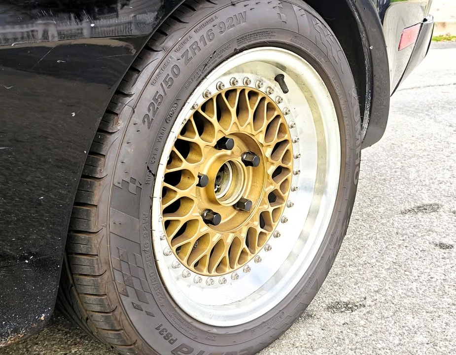 1985 Porsche 944 - Image 16 of 17