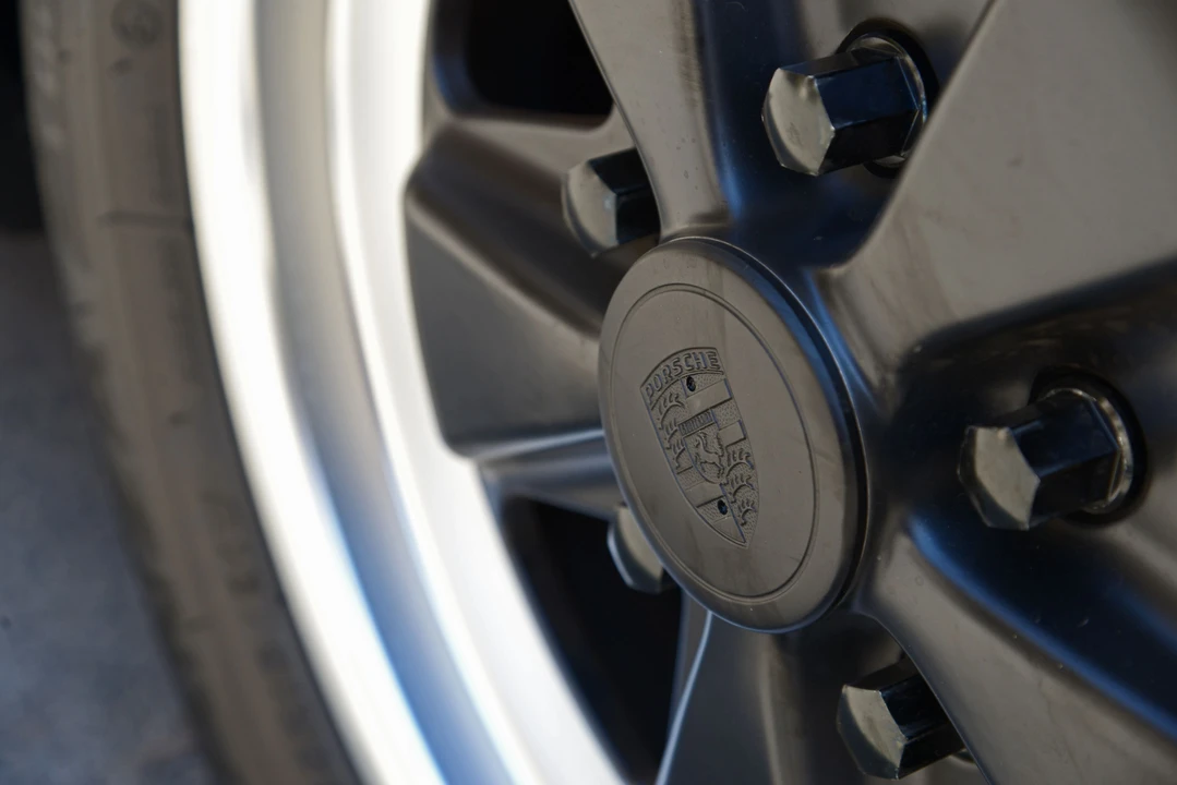 1985 Porsche 911 Carrera 3.2 - Image 15 of 17