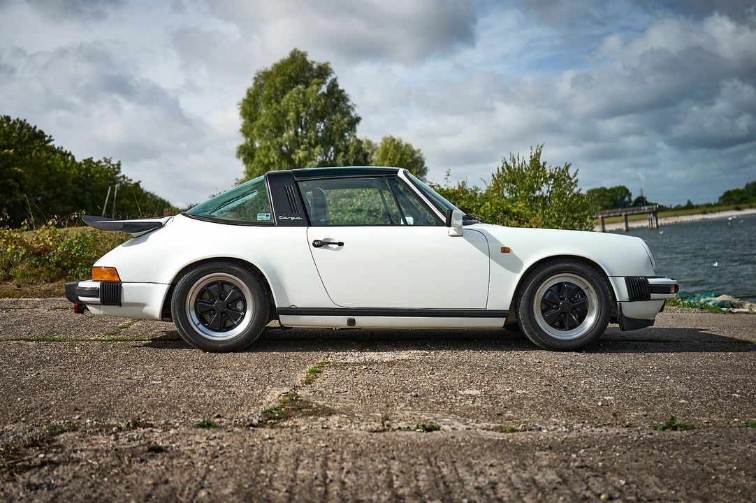 1985 Porsche 911 Carrera 3.2 - Image 8 of 31