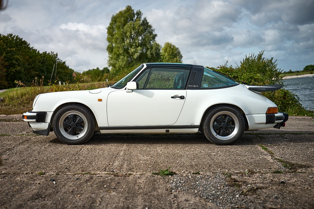 1985 Porsche 911 Carrera 3.2 - Image 4 of 31