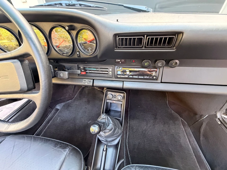 1985 Porsche 911 Carrera 3.2 - Image 13 of 31