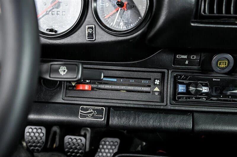 1985 Porsche 911 Carrera 3.2 - Image 24 of 31