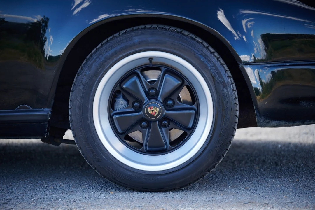 1985 Porsche 911 Carrera 3.2 - Image 17 of 30