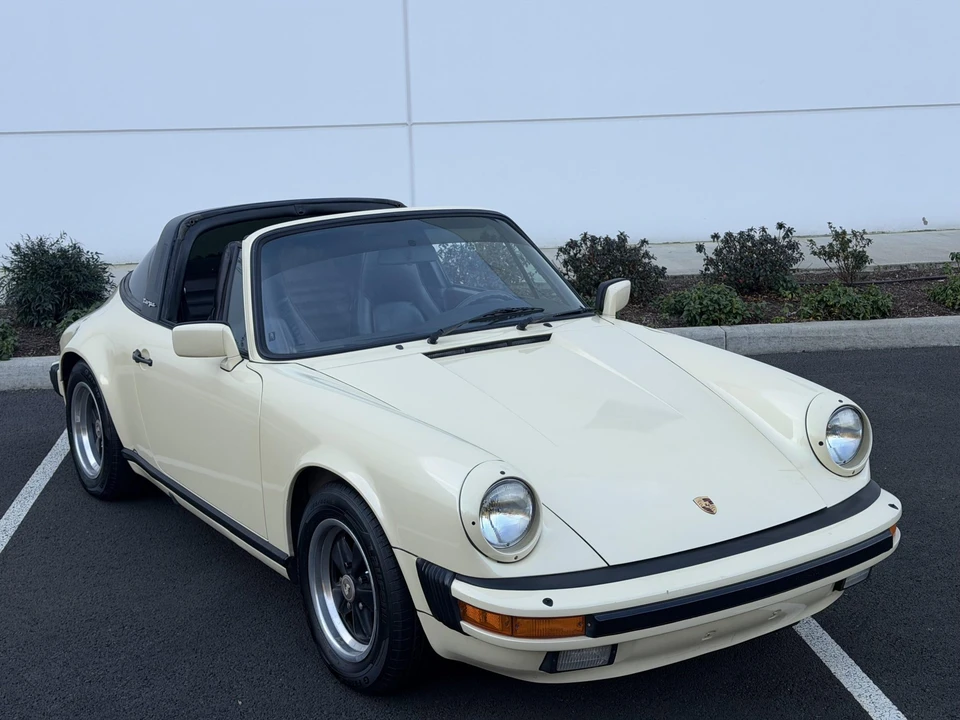 1985 Porsche 911 Carrera 3.2 - Image 2 of 31