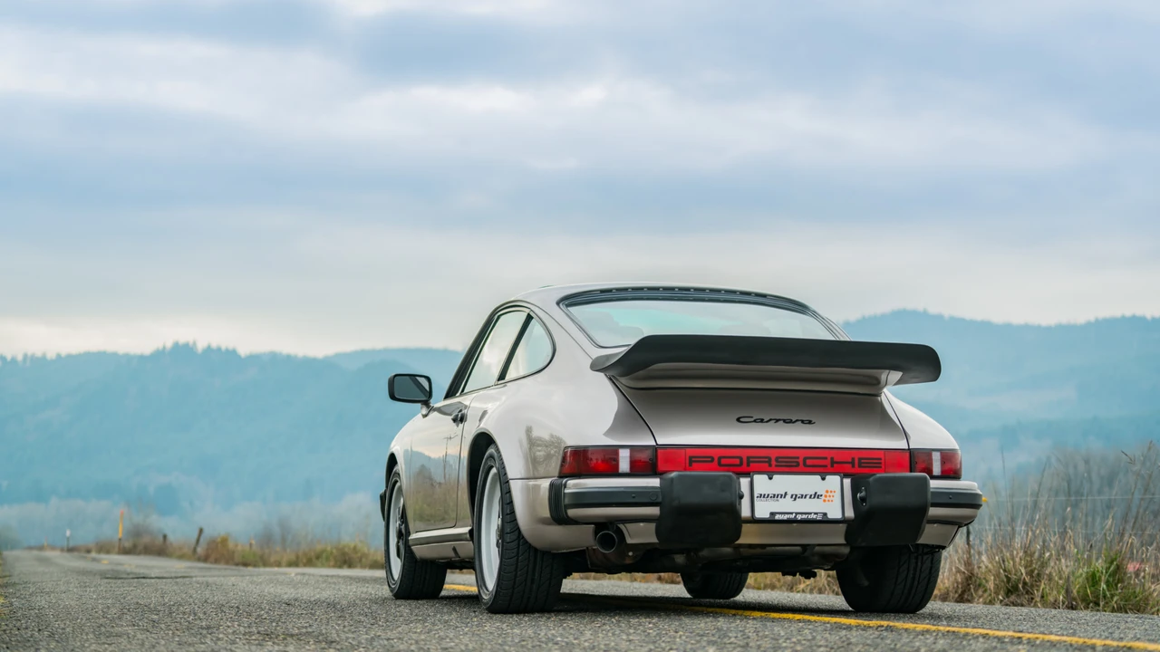 1985 Porsche 911 Carrera 3.2 - Image 15 of 31