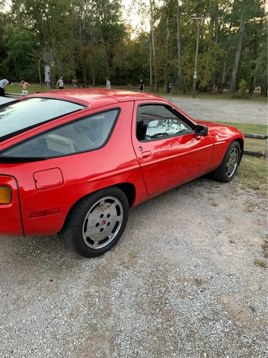 1985 Porsche 928 - Image 3 of 10