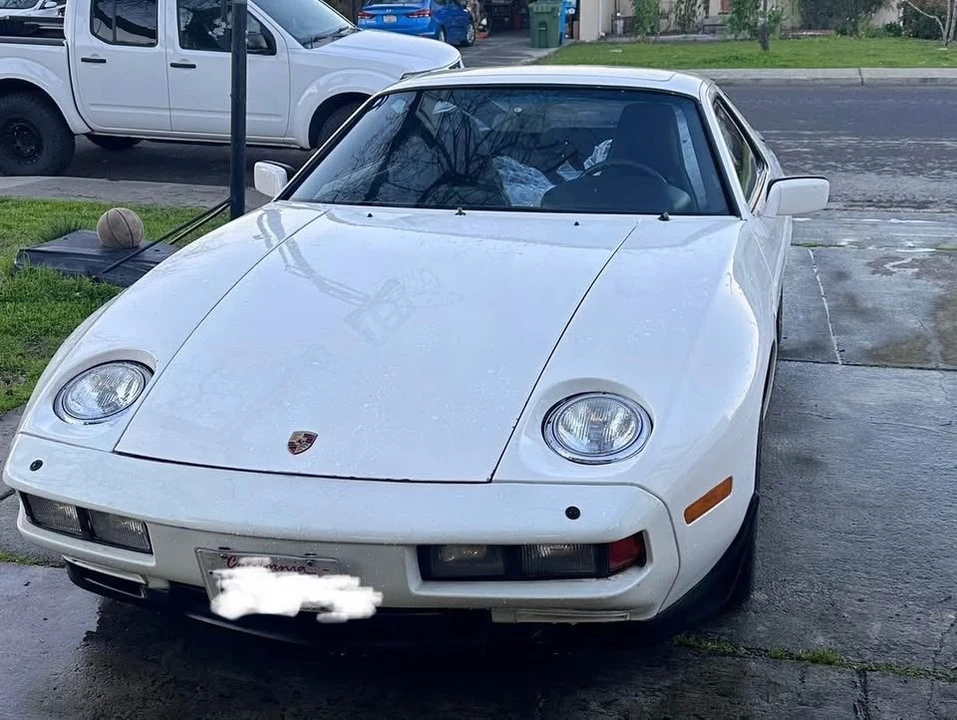 1985 Porsche 928 - Image 5 of 10