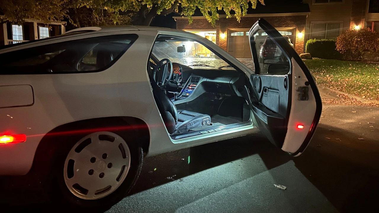 1985 Porsche 928 S - Image 24 of 30