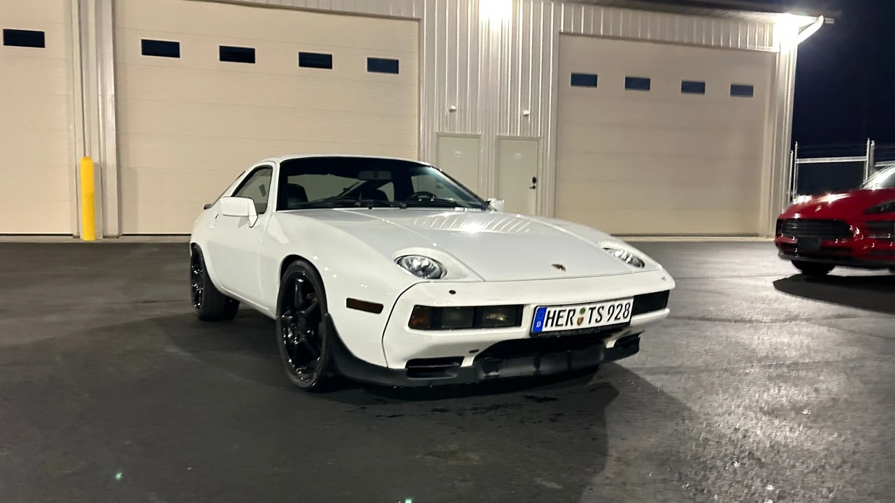 1985 Porsche 928 S - Image 2 of 30