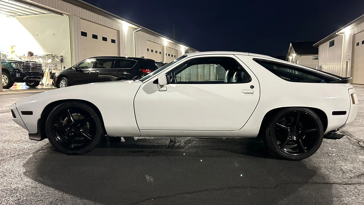 1985 Porsche 928 S - Image 8 of 30