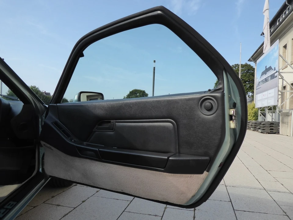1985 Porsche 928 S - Image 8 of 30