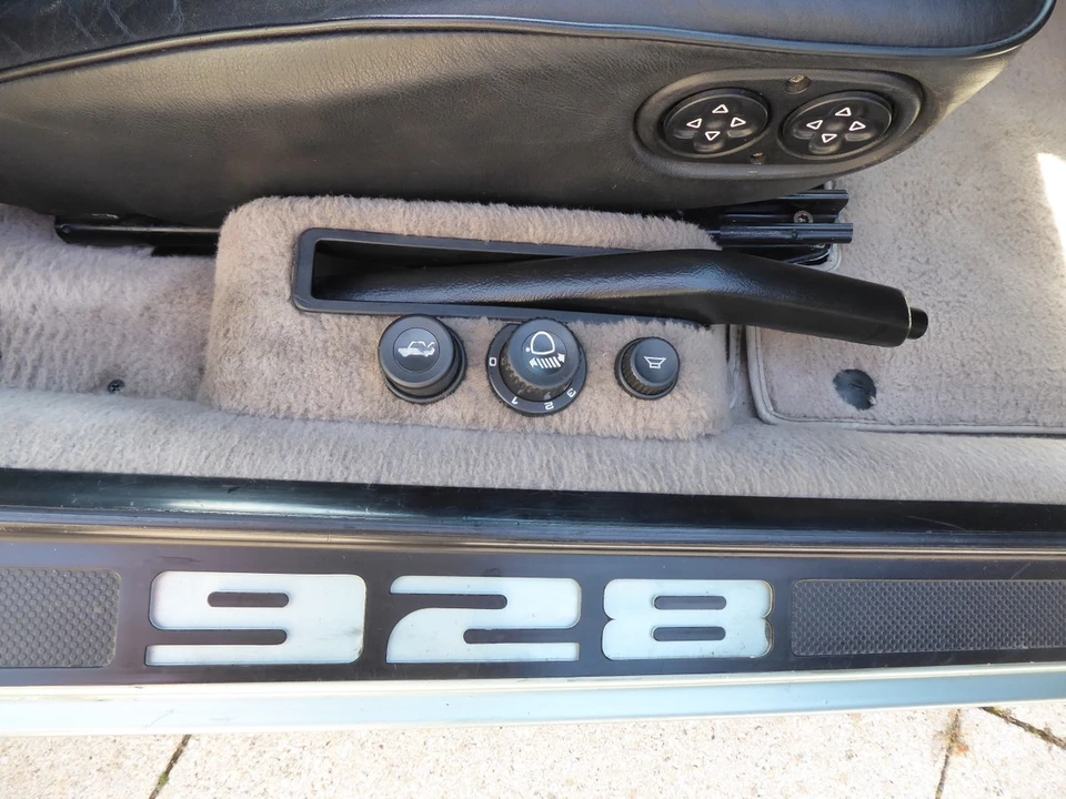 1985 Porsche 928 S - Image 12 of 30