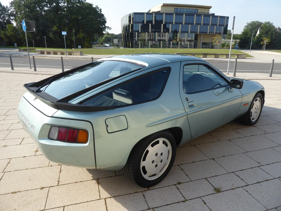1985 Porsche 928 S - Image 7 of 30