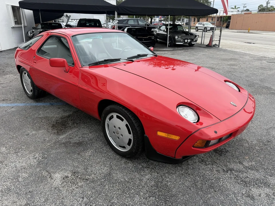 1985 Porsche 928 - Image 12 of 14