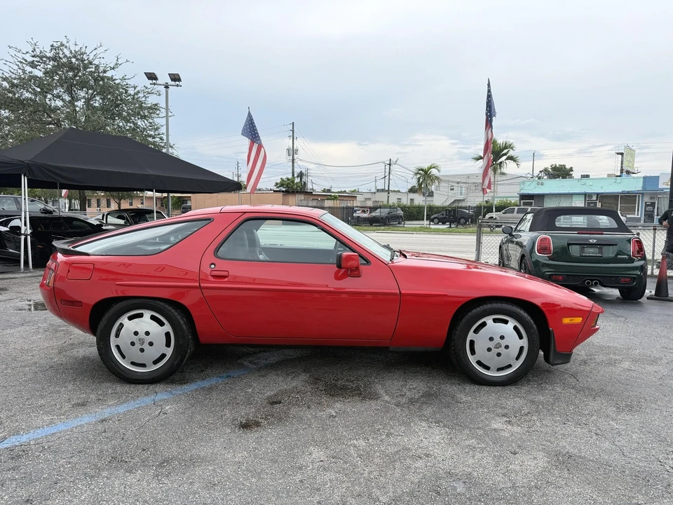 1985 Porsche 928 - Image 5 of 14