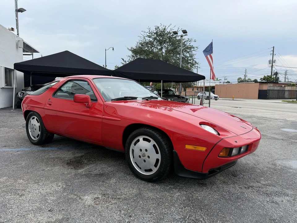 1985 Porsche 928 - Image 6 of 14