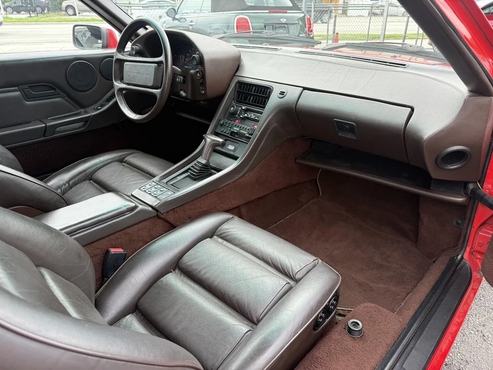 1985 Porsche 928 - Image 10 of 14