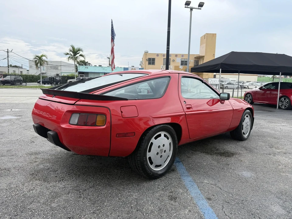 1985 Porsche 928 - Image 4 of 14