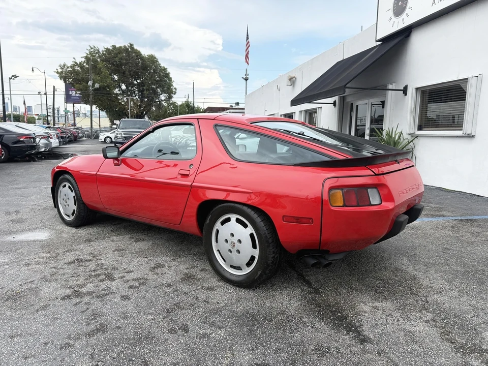 1985 Porsche 928 - Image 3 of 14