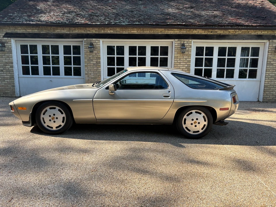 1985 Porsche 928 S - Image 2 of 13