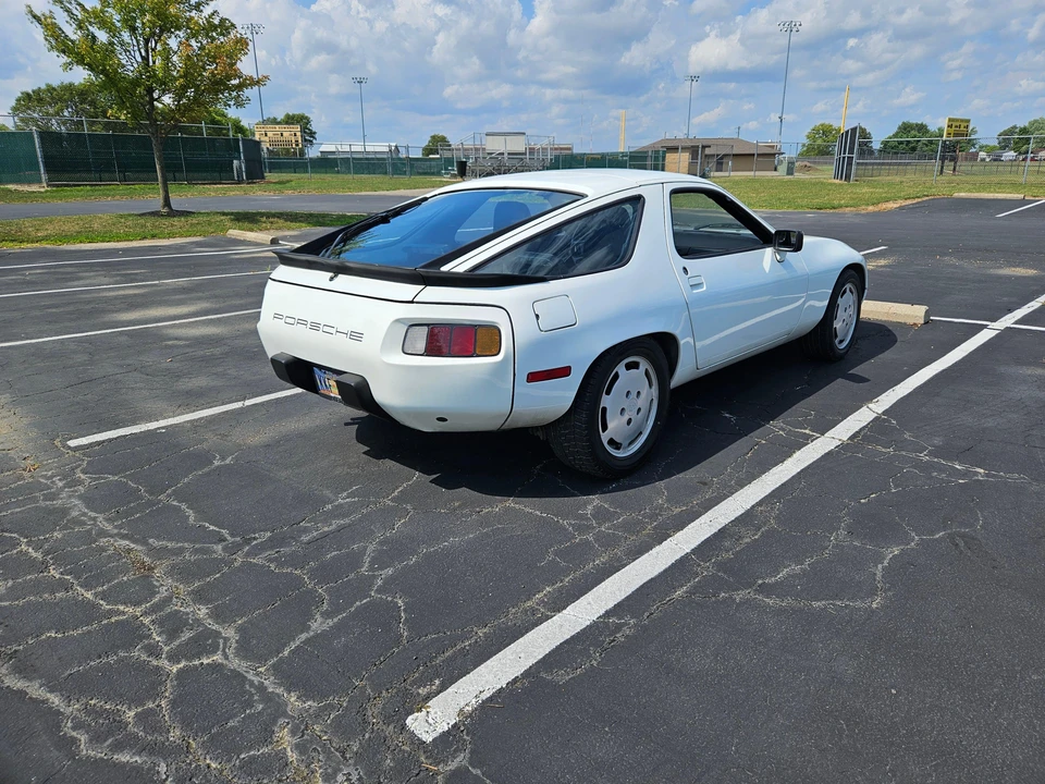 1985 Porsche 928 S - Image 14 of 31