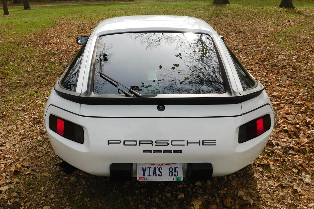 1985 Porsche 928 S - Image 5 of 16
